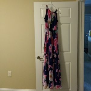 Sleeveless long dress, fitted size 6